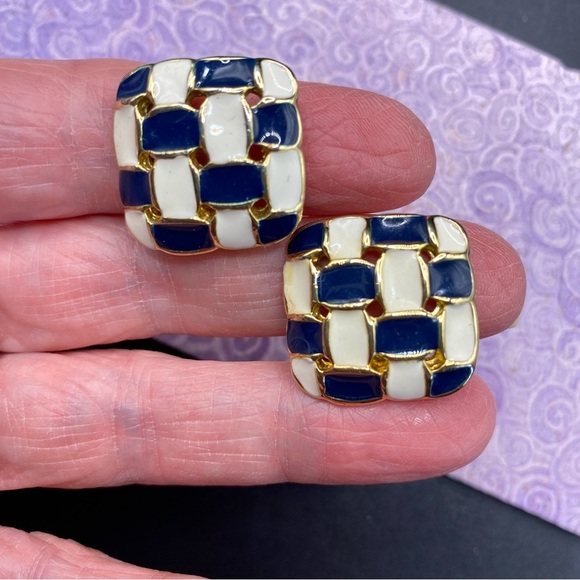 Vintage Clip-On Earrings Bundle of Three Pairs Gold Tone - Picture 8 of 9